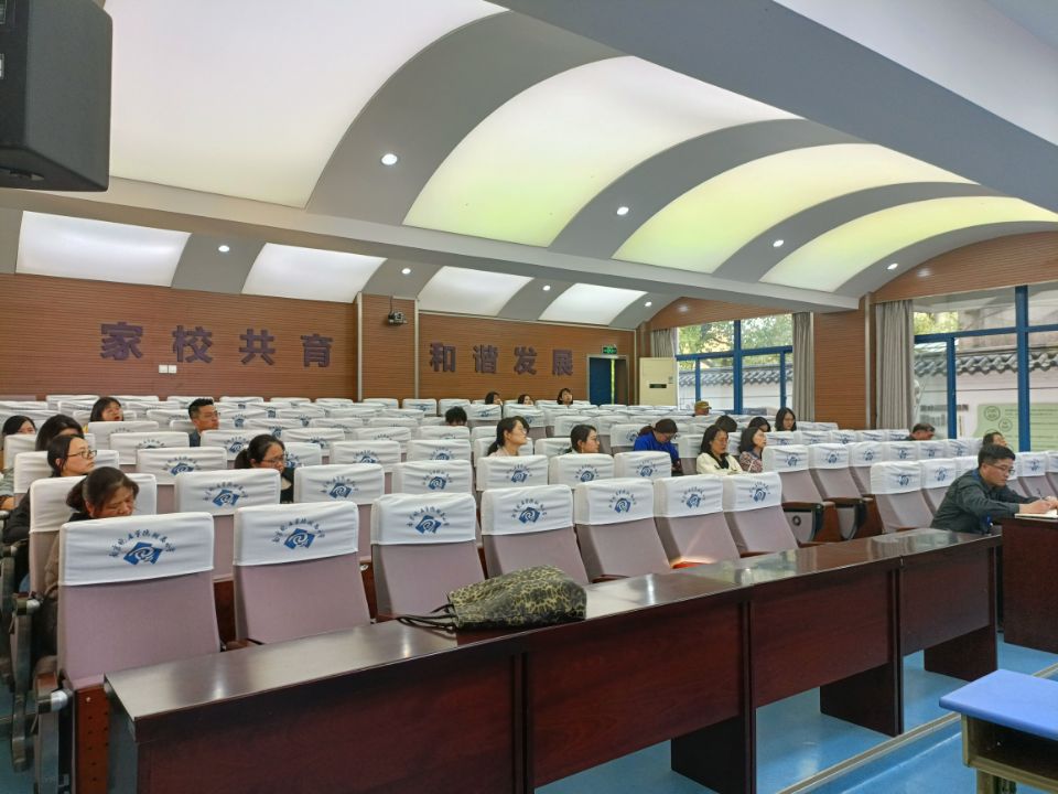 （定稿）营造和谐校园，关注身心健康——晓院附小心理健康教学研讨暨身心健康专题会议_html_617c17fa.jpg