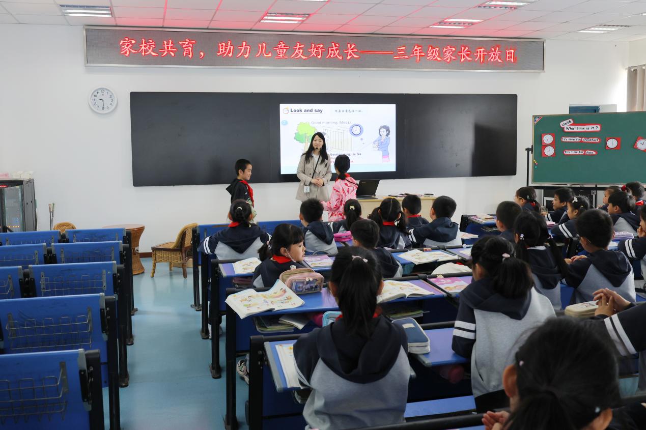新闻稿家长开放日_html_m449e1f68.jpg