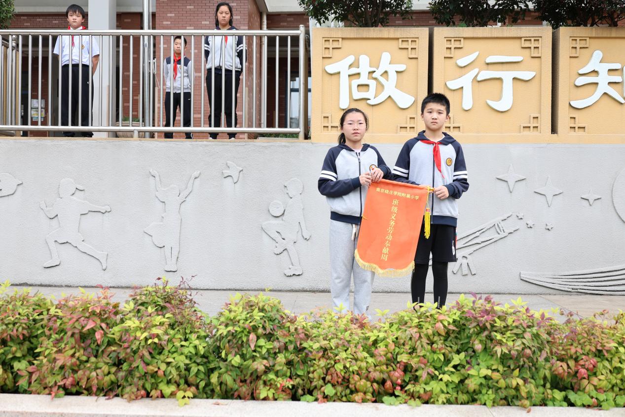 升旗仪式_html_68de763b.jpg