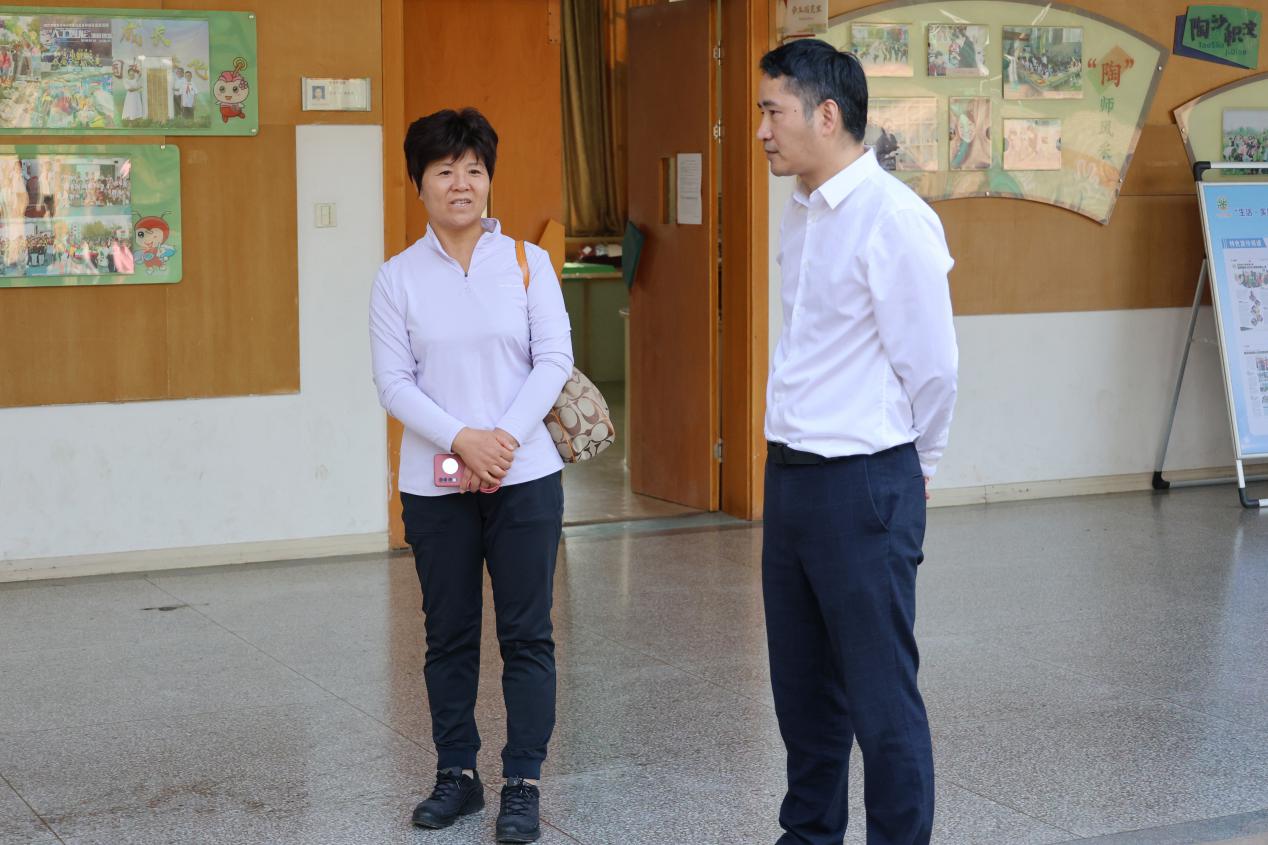 中陶会“生活&middot;实践”教育专委会代表团到我校参访交流_html_m6f8eb69.jpg