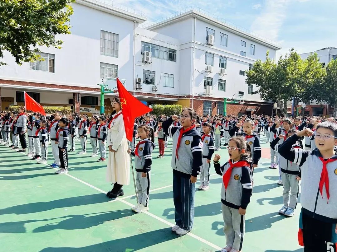 10.22争做新时代好队员_html_413a9d1c.jpg