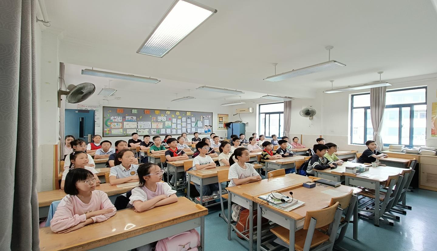 播种友谊之花，促进人际友好_html_14653437.jpg