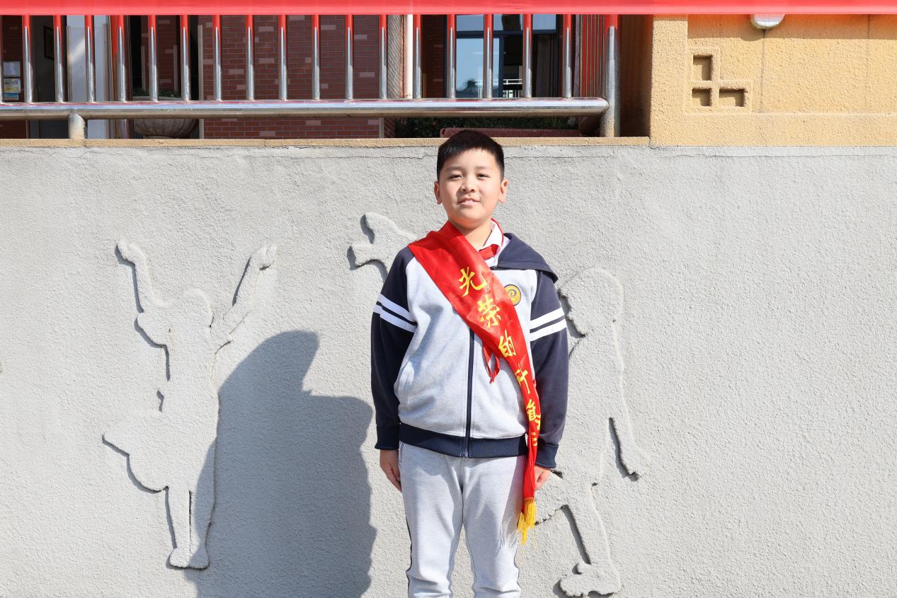 1030集体晨会_html_m6eb3e8ba.jpg