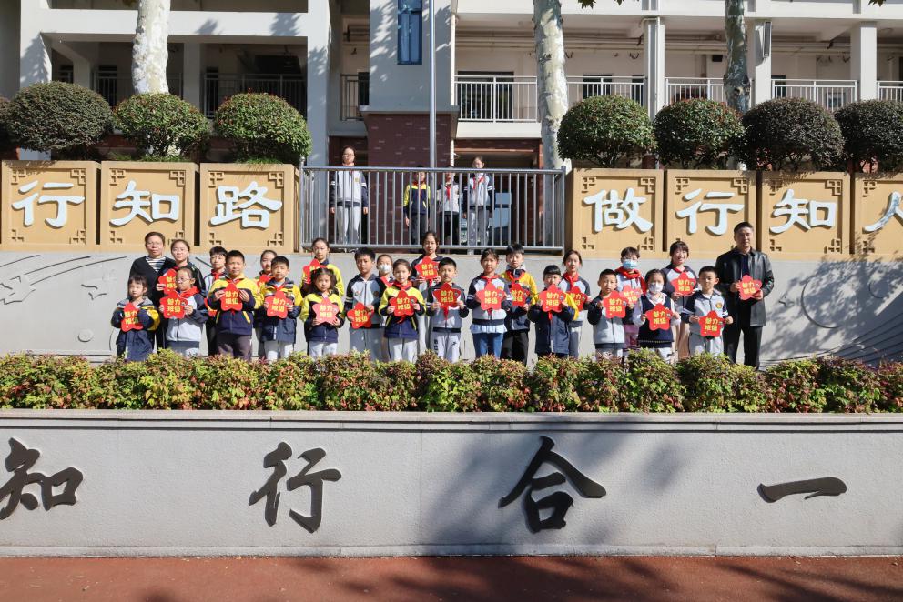 1106集体晨会_html_1cf654e9.jpg