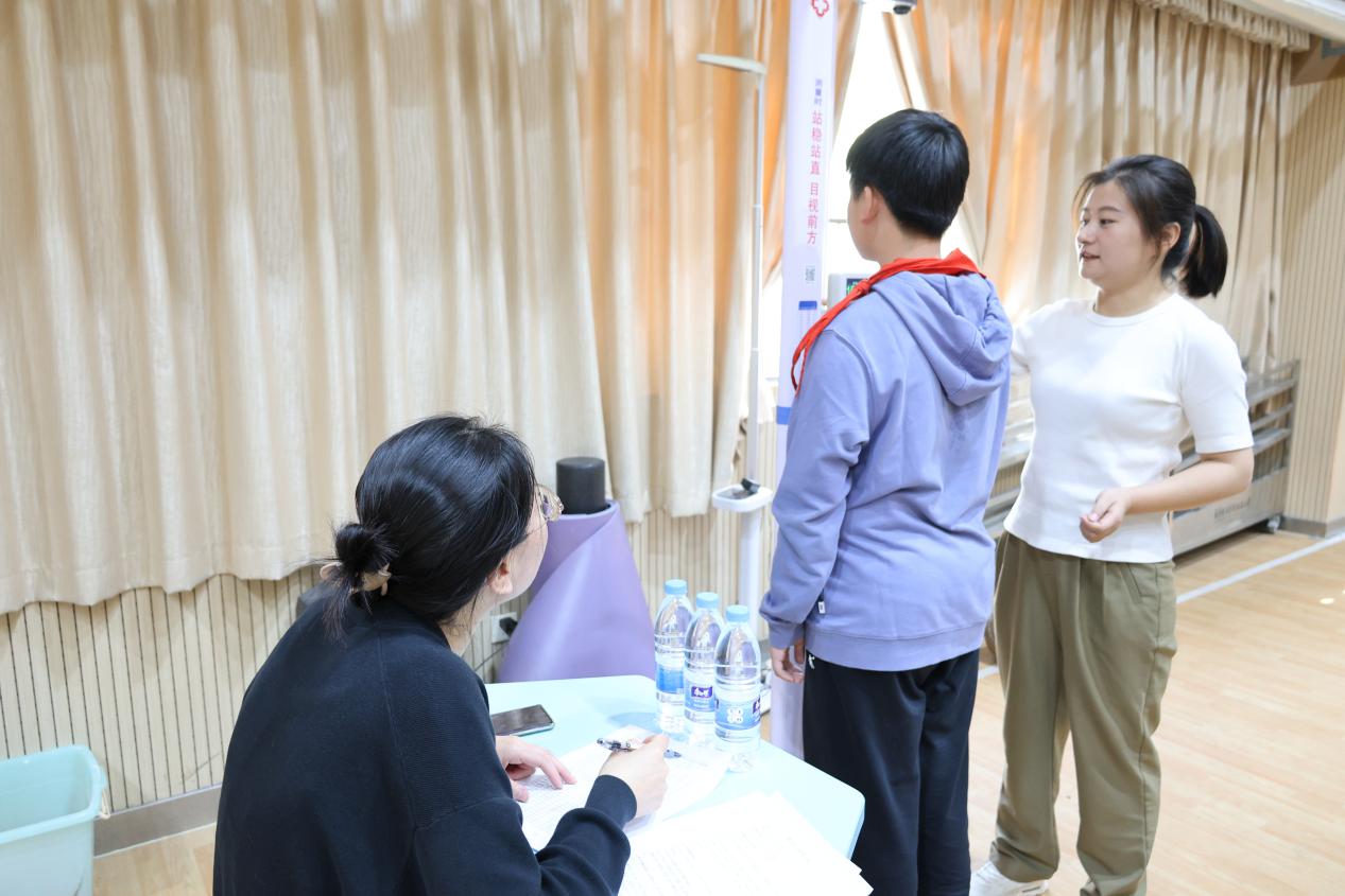 晓院附小体测报道_html_m76ed0666.jpg