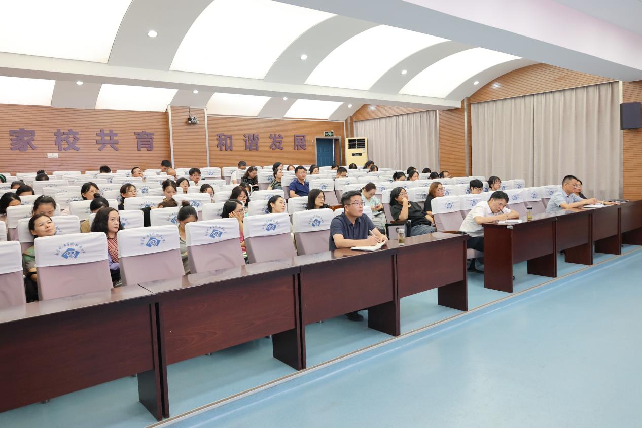 晓院附小2024-2025学年第一学期全校大会顺利举行_html_d4a0c80.jpg
