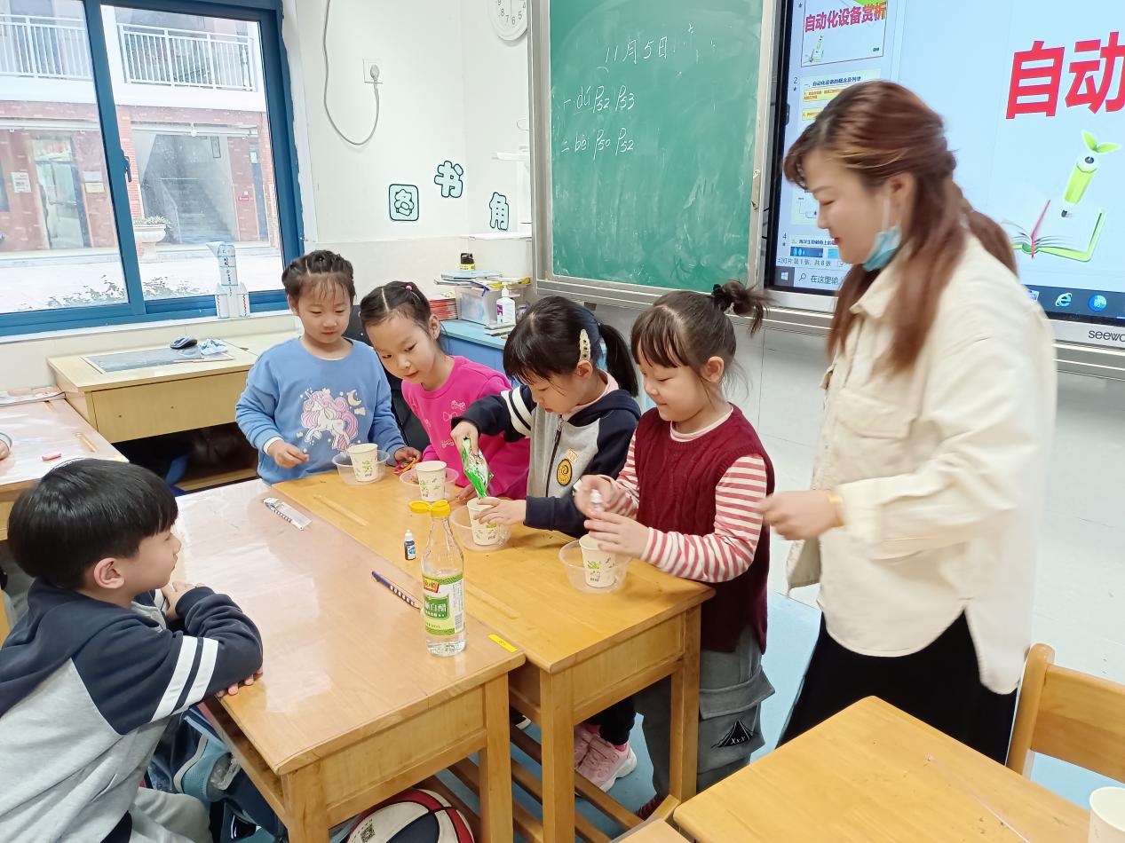一4班11月新闻稿  王东娟_html_m75557d38.jpg