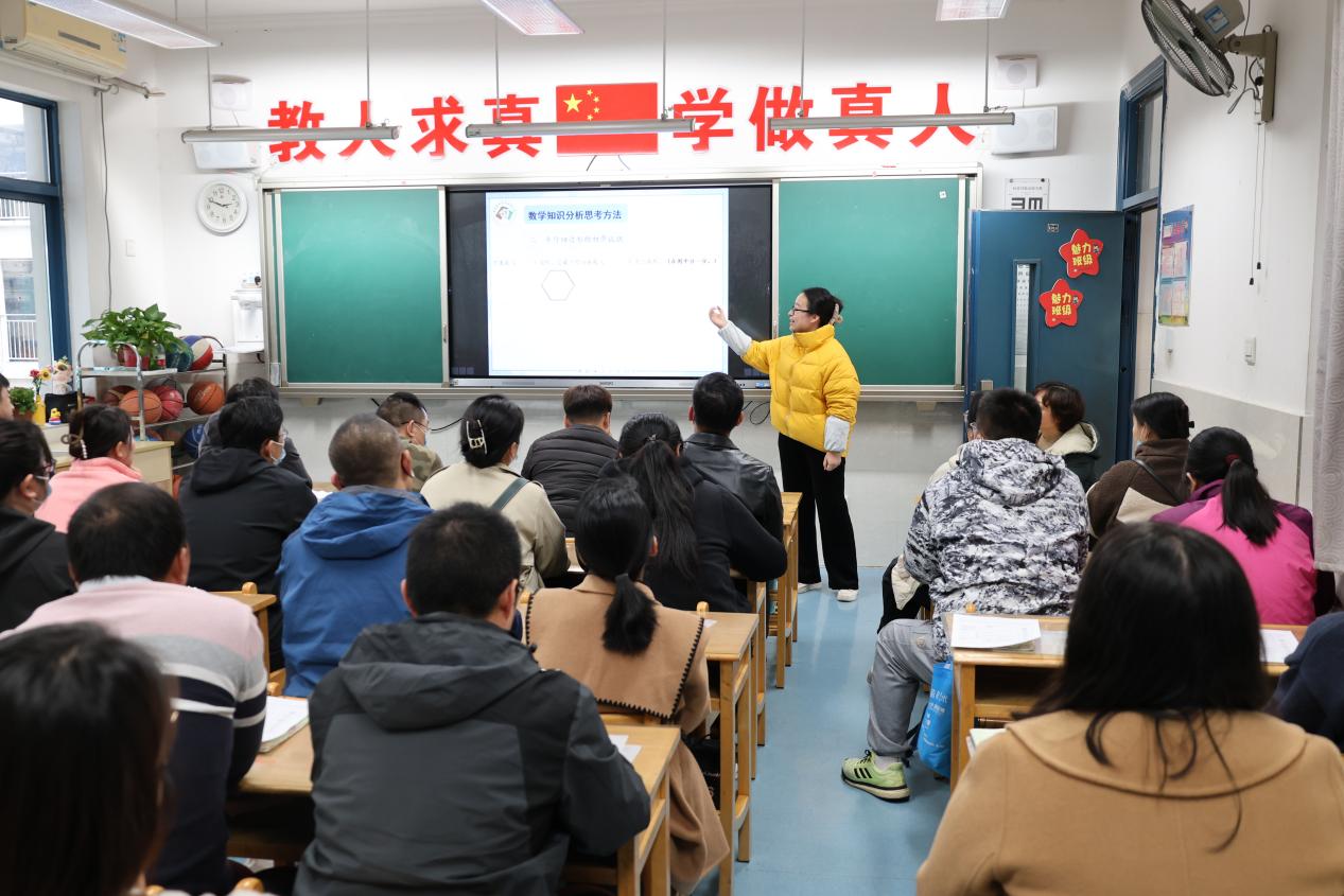 11.22家长会_html_175b3790.jpg