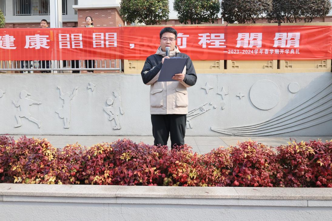 【升旗仪式】0226(2)_html_16001a75.jpg