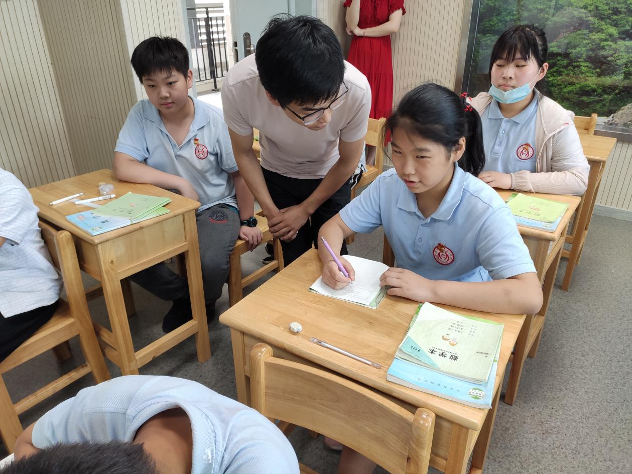 五年级数学教研报道_html_61f34df.jpg