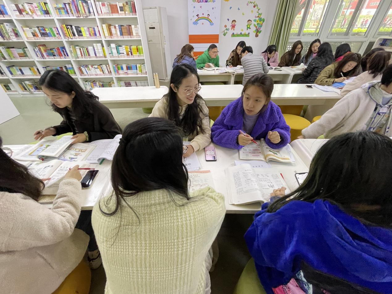 4.7数学组备课报道_html_m1a345f88.jpg