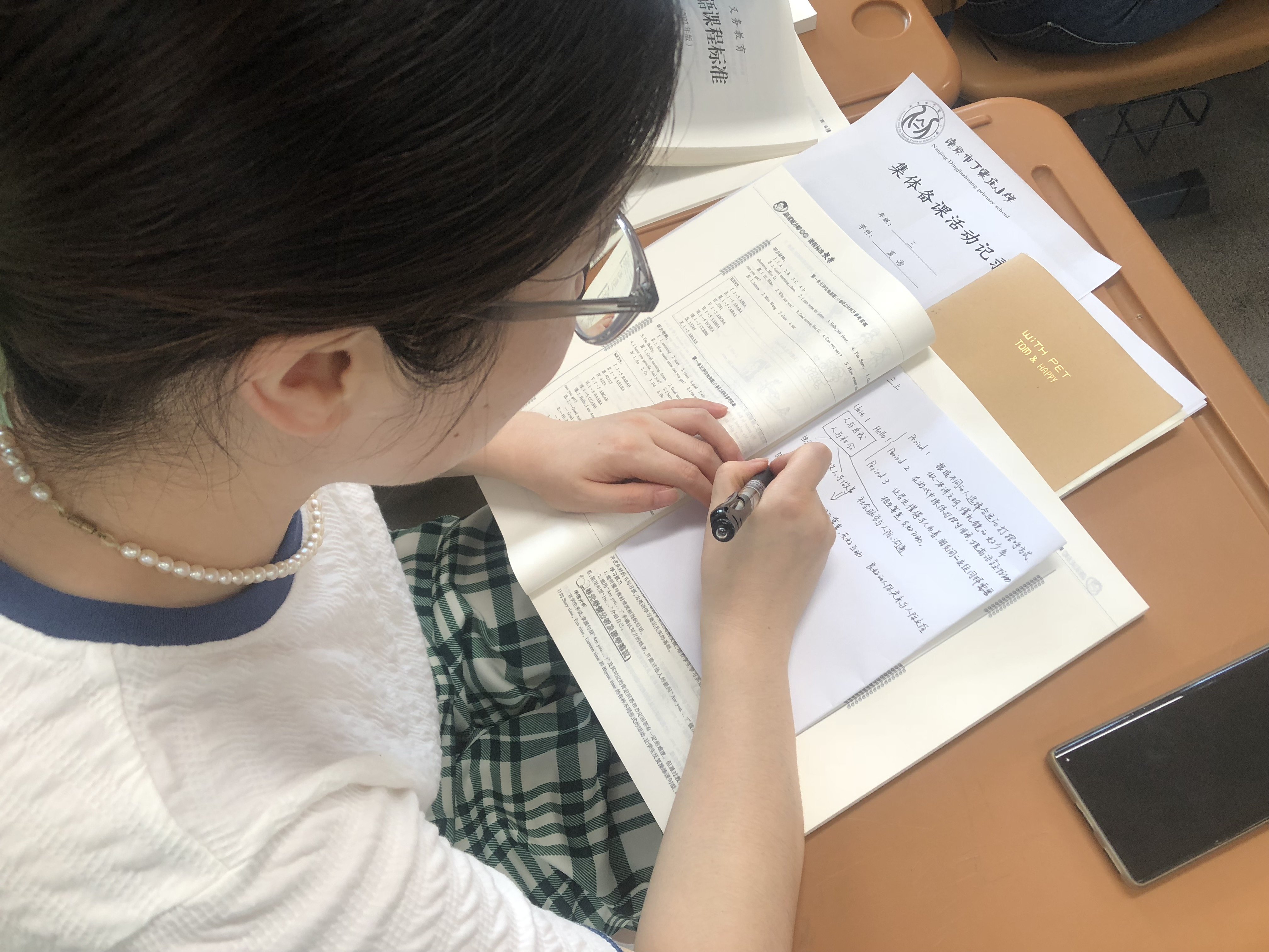 开学英语教研会报道_html_m6d8bde00.jpg