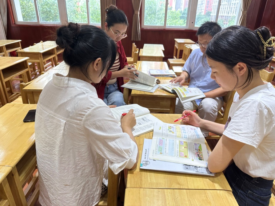 【丁香汉声•教学】第二次数学组集体备课活动侧记_html_8a13eb9.jpg
