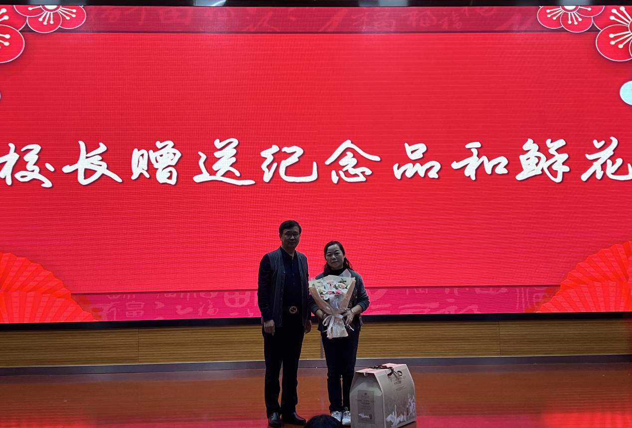 陶主任荣休_html_m2addae20.jpg
