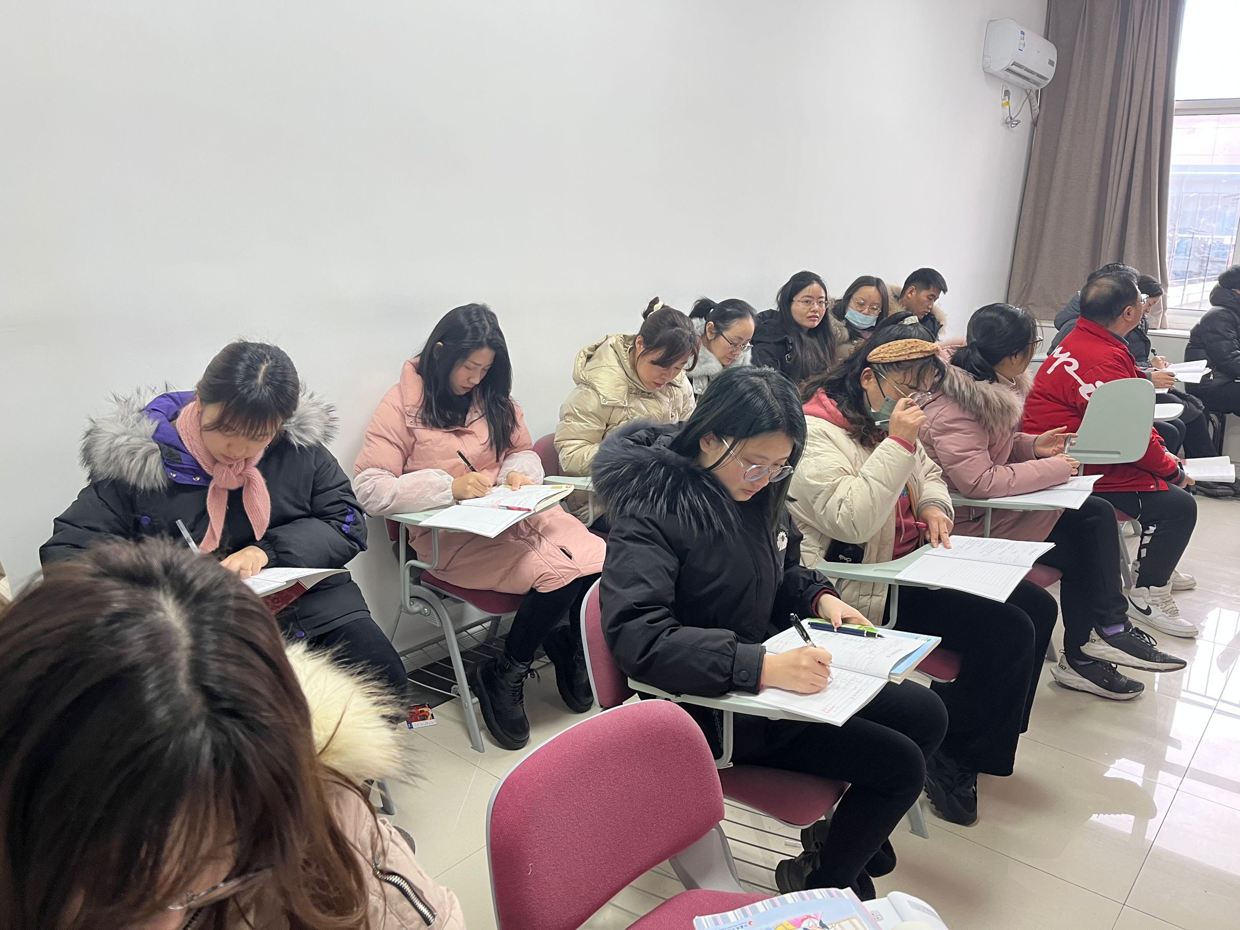 2.14领研报道詹宇佳_html_m1420ebf.jpg