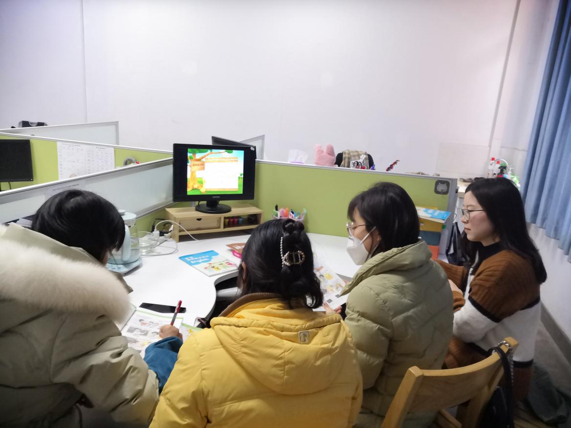 2.4 英语组第一次集体备课报道（研学新课标 践行新理念）_html_m38ae782f.jpg