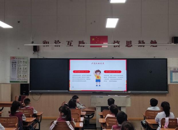 建队日系列报道_html_424801cb.jpg