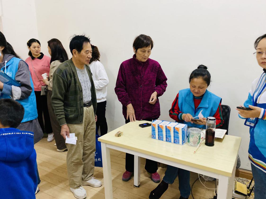 三（2）小分队“垃圾分类 青春助力 进社区“实践活动(1)_html_57d904.jpg