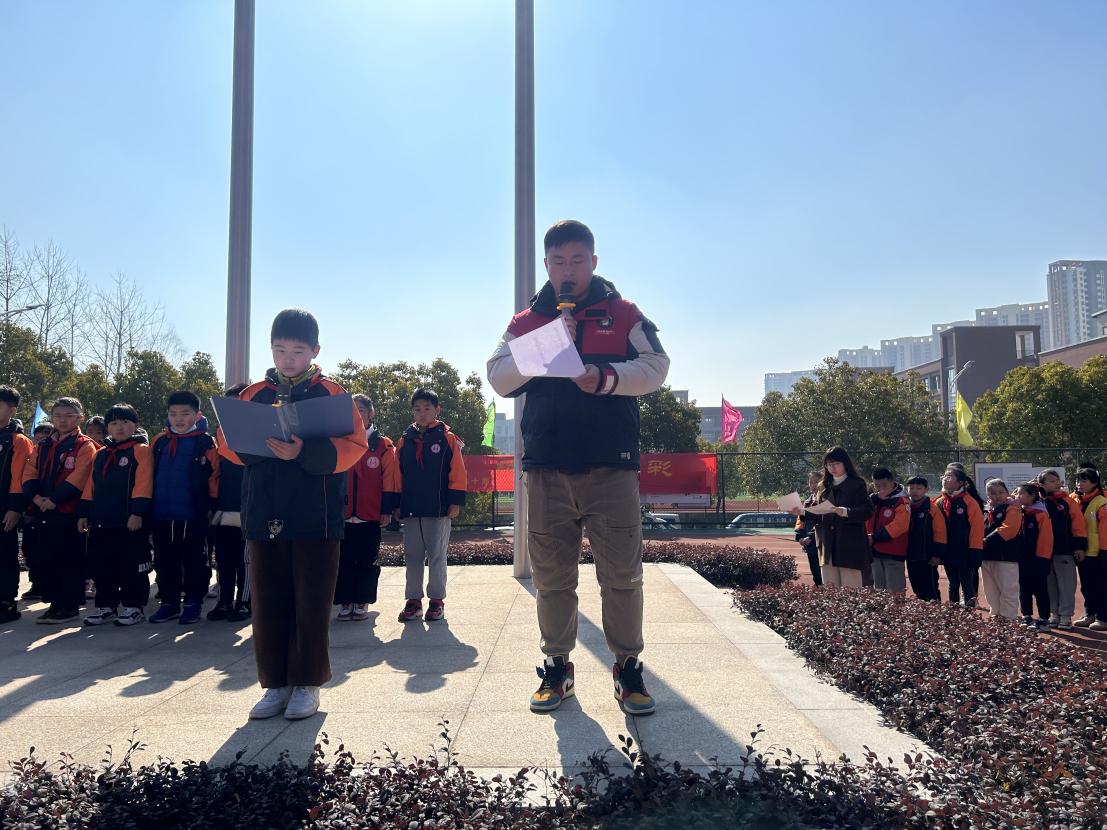 【丁香汉声 学生成长营】增强学习雷锋意识，推动校园文化建设_html_m65c70cb8.jpg