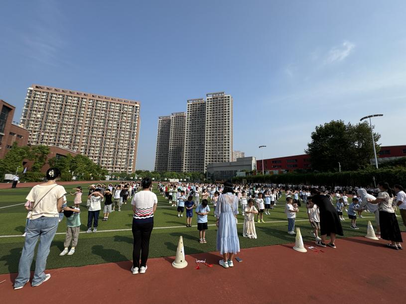 2024.08.31一年级入学礼报道（卢婧雯）_html_36400ad6.jpg