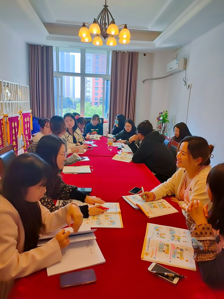 10月28日英语组集体备课报道_html_270b7cb1.jpg