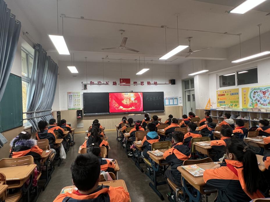 【丁香汉声·学生成长营】弘扬宪法精神，构建和谐校园(1)_html_3ab5e1cd.jpg