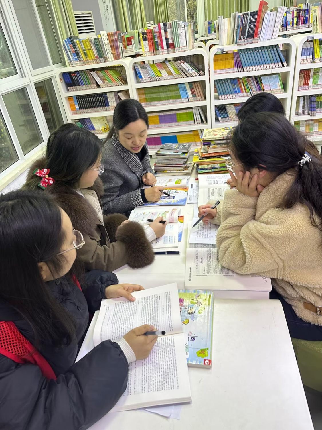 集体备课新闻稿_html_m1434cad.jpg