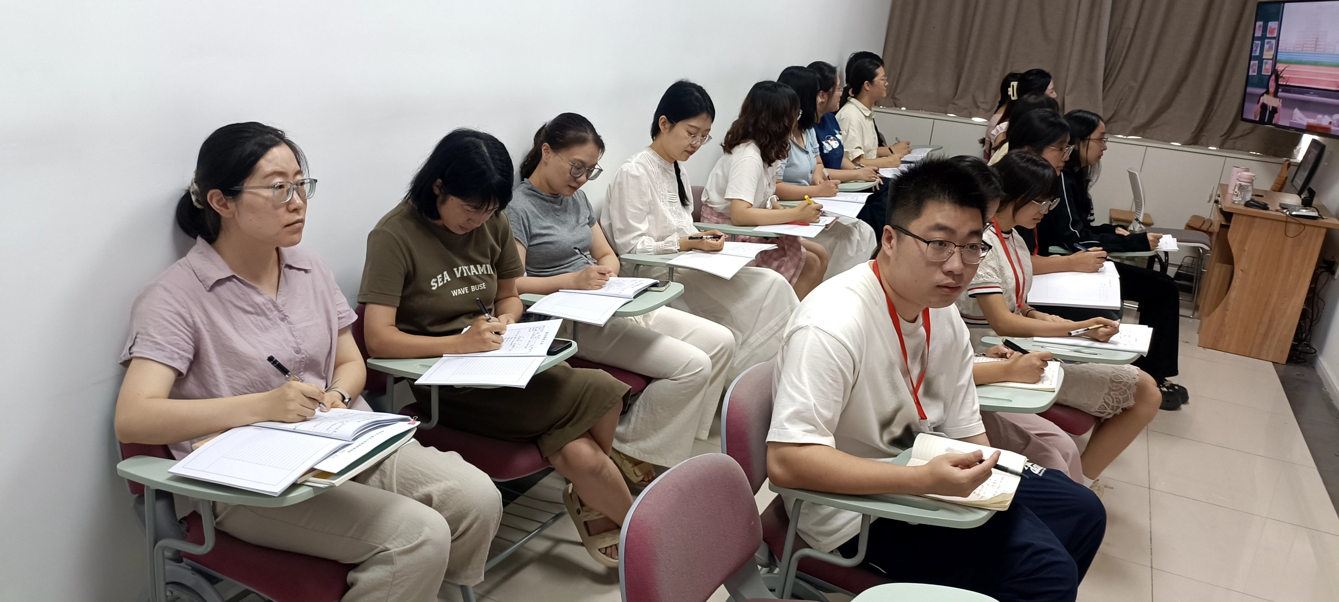 9.15英语活动报道_html_72466baf.jpg