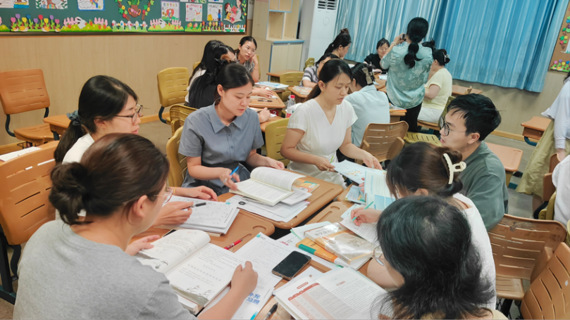 8.31【丁香汉声·教学】深耕课堂沃土，细耘语文芳华——2025–2026学年第一学期语文组第一次集体备课侧记(1)(1)_html_38824162.png