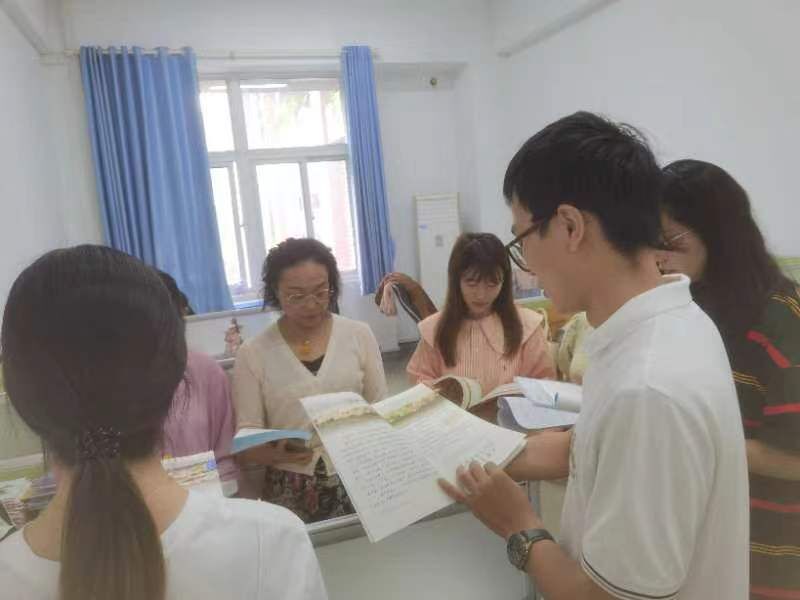 学习课程标准 锤炼语文团队_html_m340ee8b1.jpg