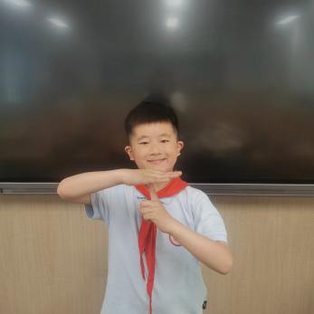 王孙悦-【丁香汉声•班主任成长营】教室里的故事∣老师，我被“电摇”了2023.5.13_html_6610a887.jpg