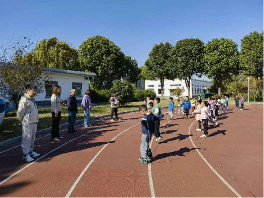 运动强体魄，测试促成长——长江小学开展2024-2025学年度第一学期学生体质健康测试运动会_html_6416bed4.png