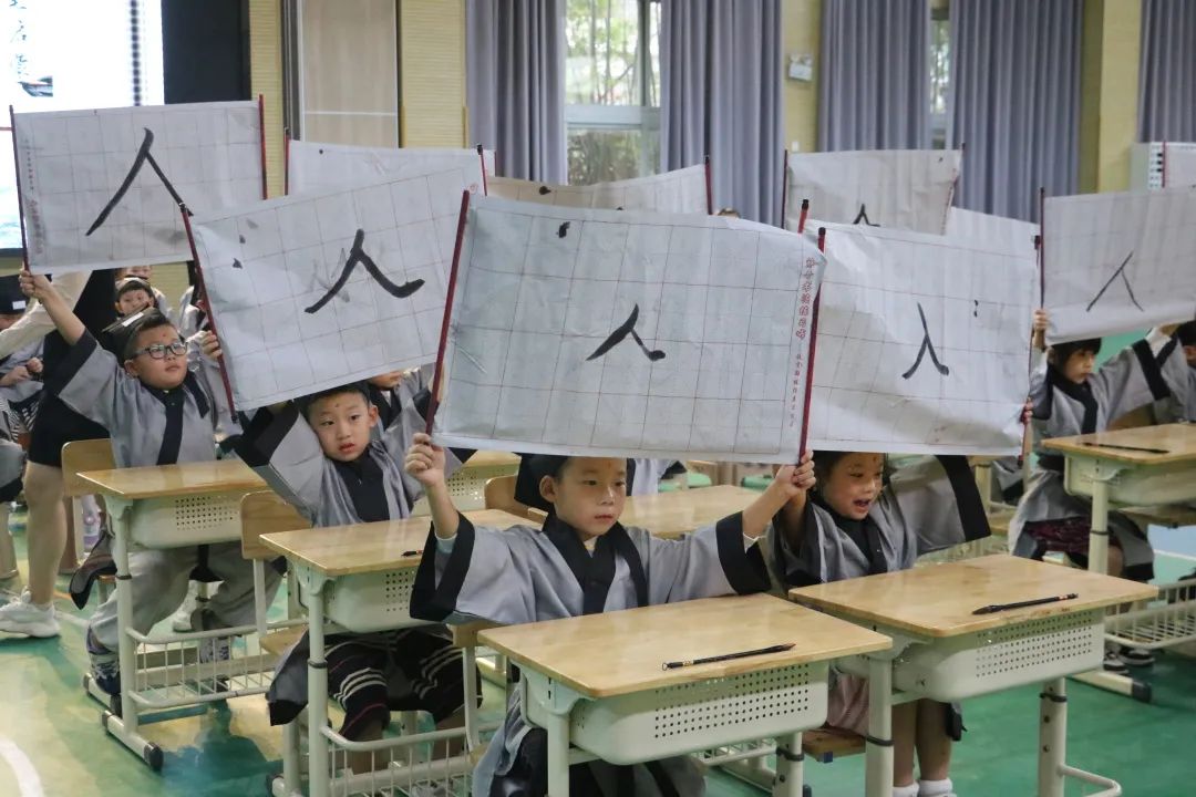 入学仪式_html_m5c5f96a7.jpg