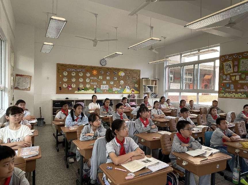 2024.05.23不学礼，无以立——记紫金小学“仪式之礼”主题晨会_html_4440c77f.jpg