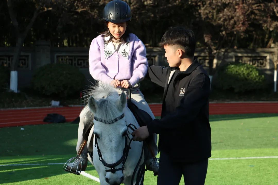 10.24马术_html_1cd6f3e5.jpg