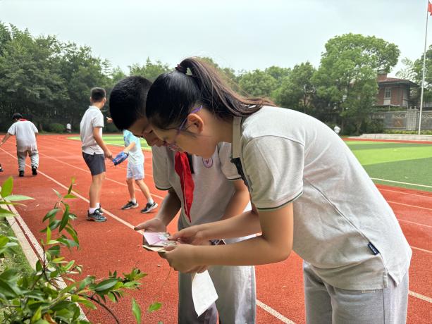 2024.06.26共忆来时路，永踏新征程——记紫金小学2018级六年级毕业典礼_html_6d282cbe.jpg