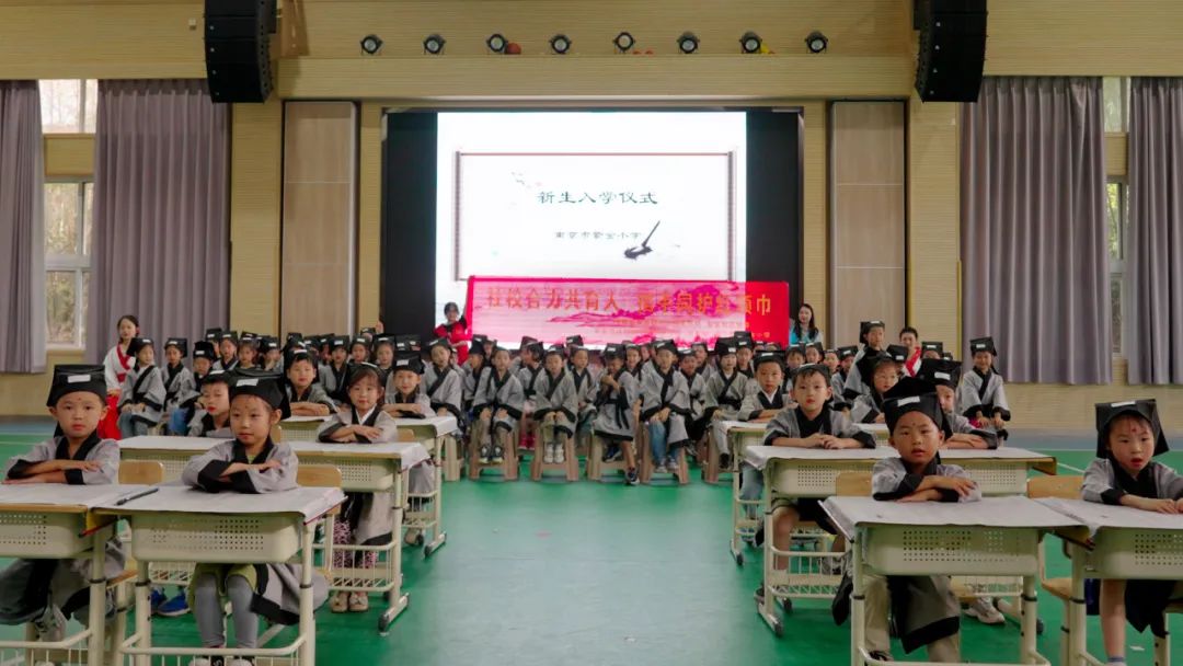 新生入学仪式_html_37023af6.jpg