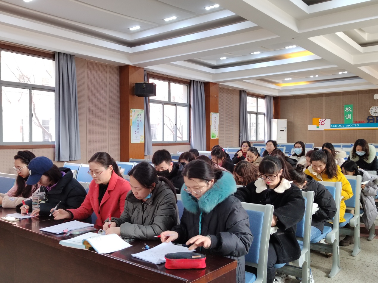 道德与法治开学教研活动报道_html_7ab8b50c.jpg