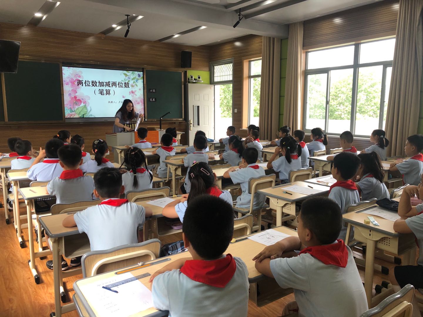 6.24让学生做真正的主人-记迈皋桥中心小学数学校本教研报道_html_m4b643ff0.jpg