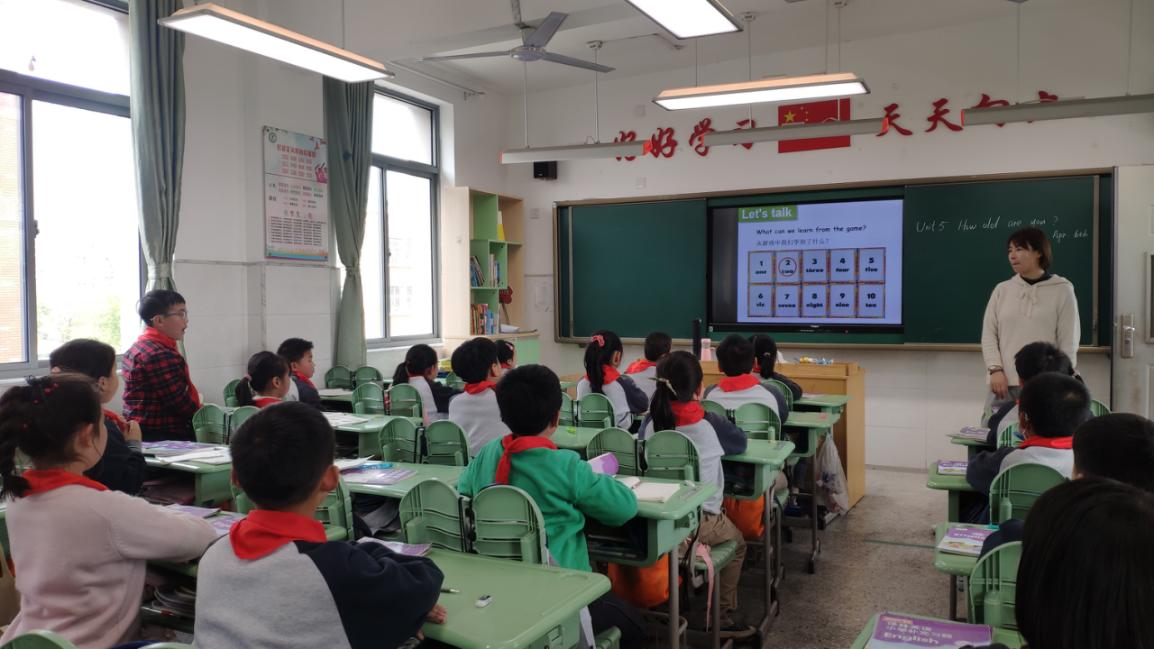 2021.4.7三年级英语校本研修新闻稿_html_m68046130.jpg