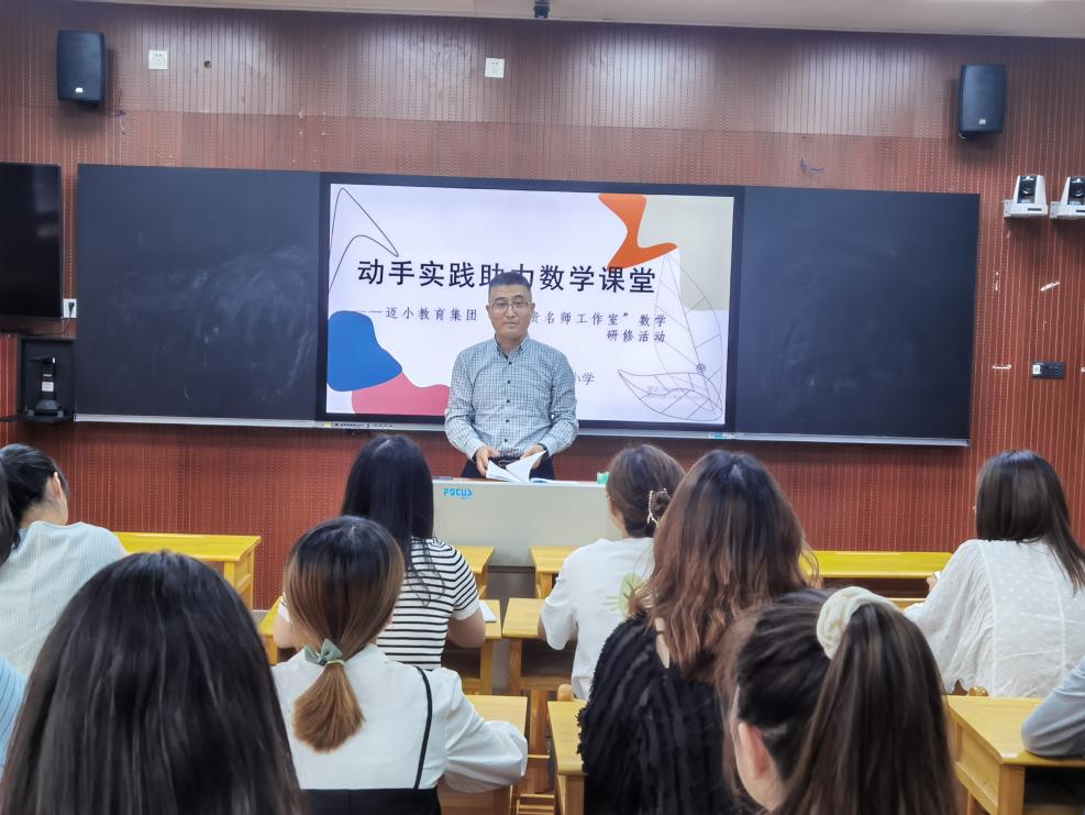 教研活动促成长  专家引领谱新篇_html_57b18e4.jpg