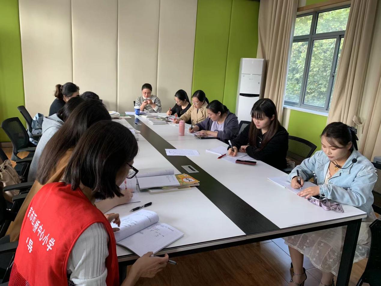 10.11【尚美迈小·学科研究】潜心教研勤探索 扎根教学促提升.doc_html_m21c6de65.jpg