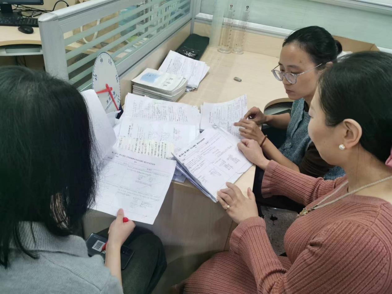 10.26【尚美迈小·学科研究】凝聚智慧 共研共学_html_3c13c873.jpg