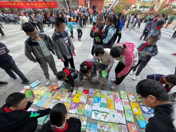 读书漂流报道_html_m662b7834.jpg
