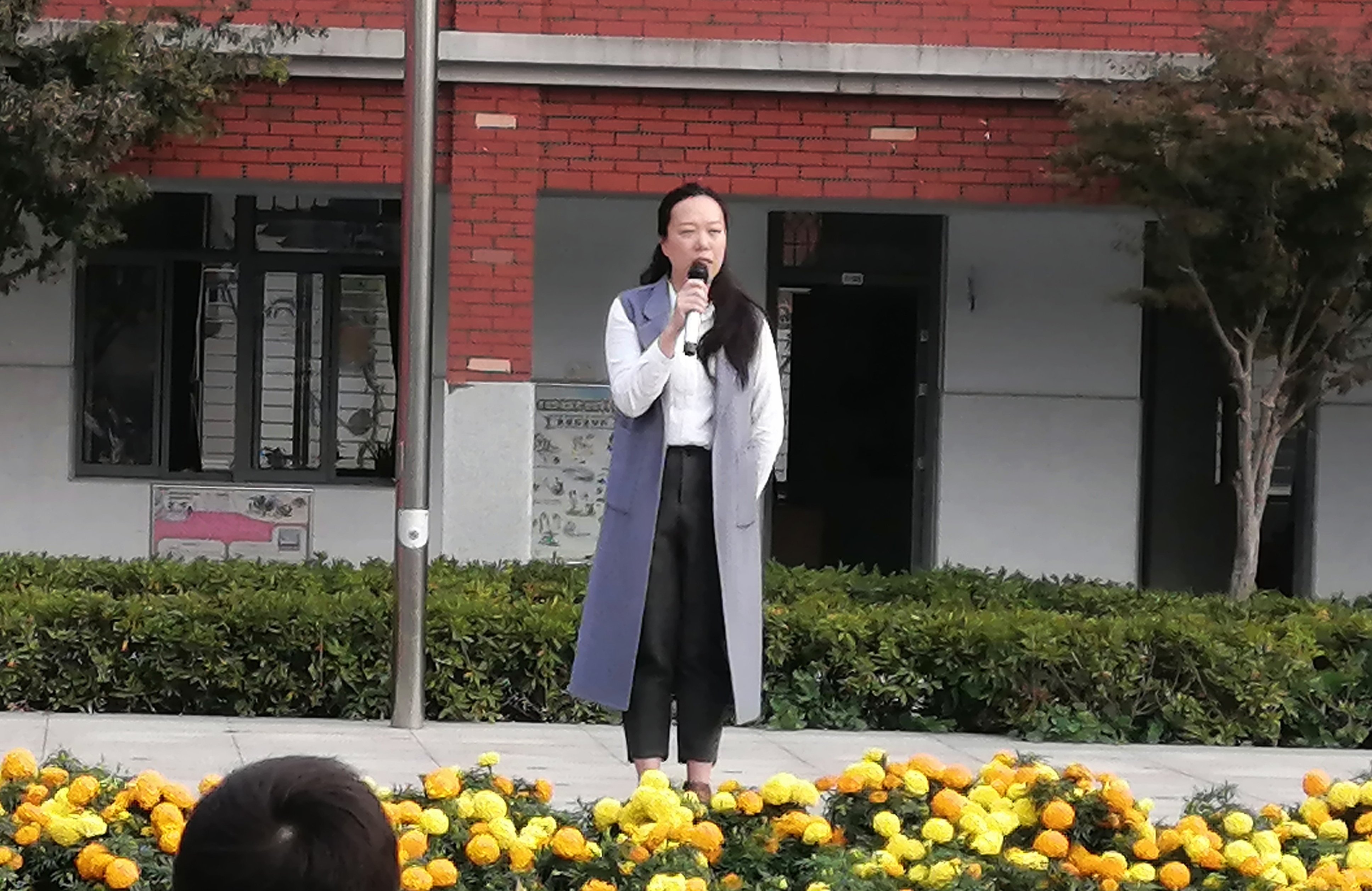 垃圾分类  从我做起11.2升旗仪式报道_html_m3762d08b.jpg