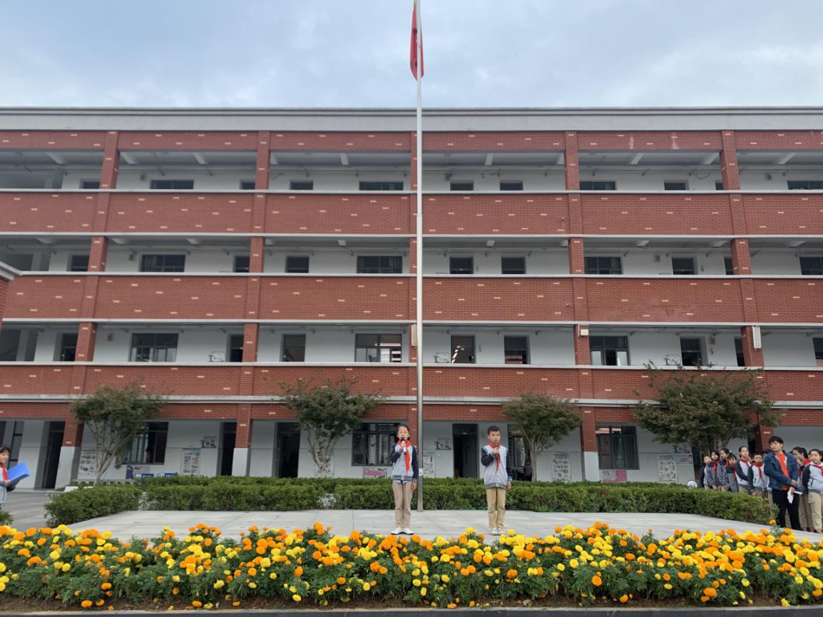 第九周升旗仪式报道_html_m343bfb0d.jpg