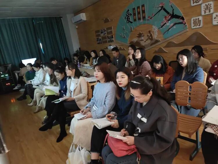 聚焦课堂对话,促进学习力生长_html_5d9c5f45.jpg