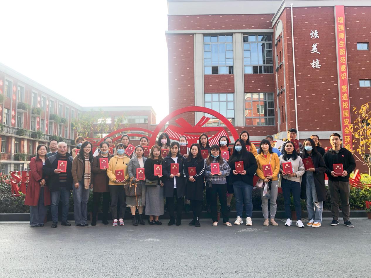 真诚沟通 共育未来校委会报道修改后1(2)_html_1a5b1606.jpg
