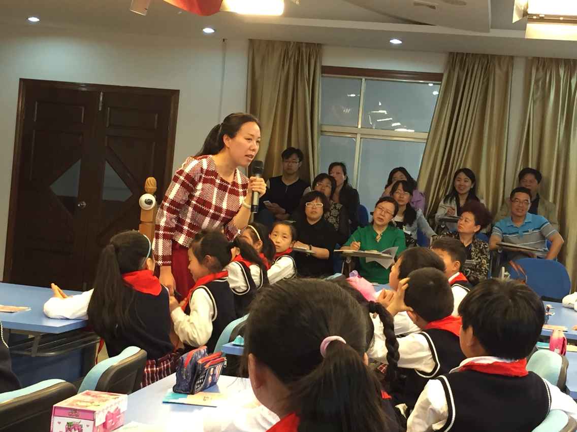 李洁事迹(2)_html_m1d2de266.jpg