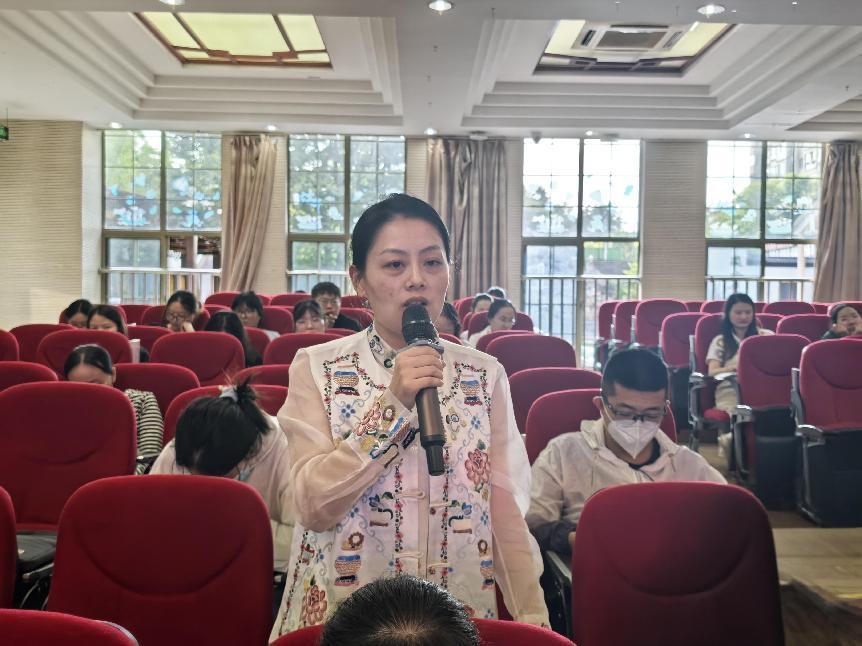 聚焦新课标 赋能新课题_html_m49cdbce9.jpg
